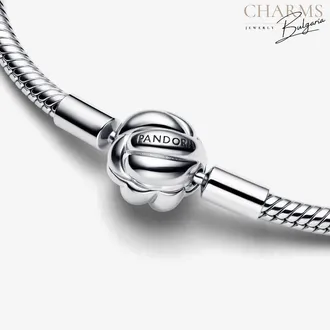 Завързани заедно